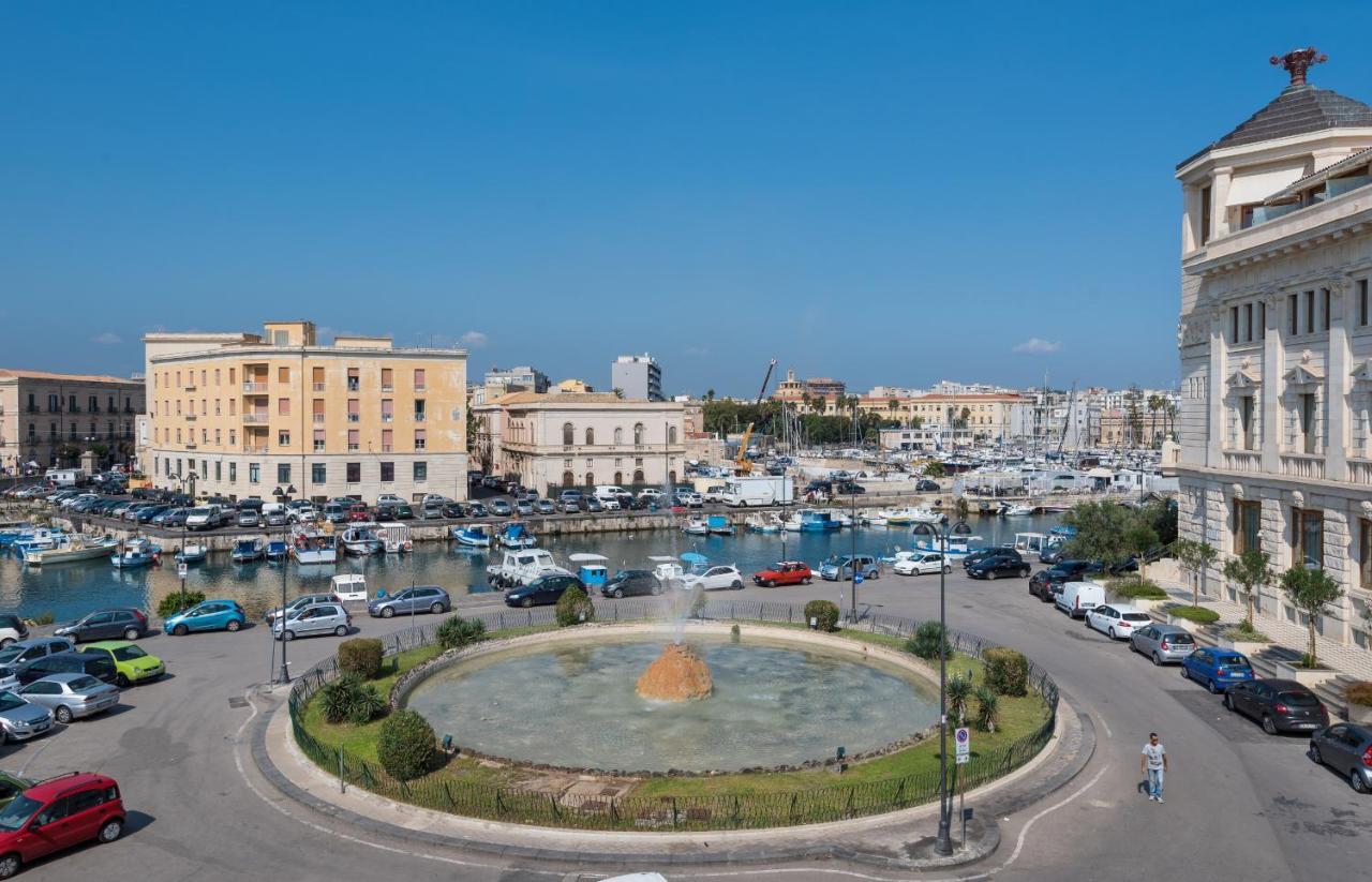 Riva Apartments By Wonderful Italy Сиракуза Екстериор снимка